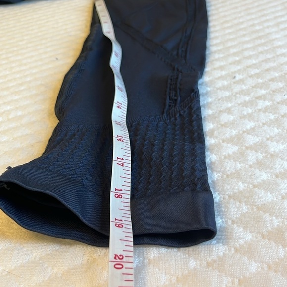 Mother Tucker Compression Capri Leggings - Picture 13 of 14